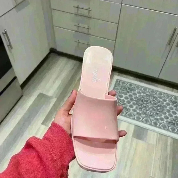 Shein pink sandals flip flops - Picture 4 of 5